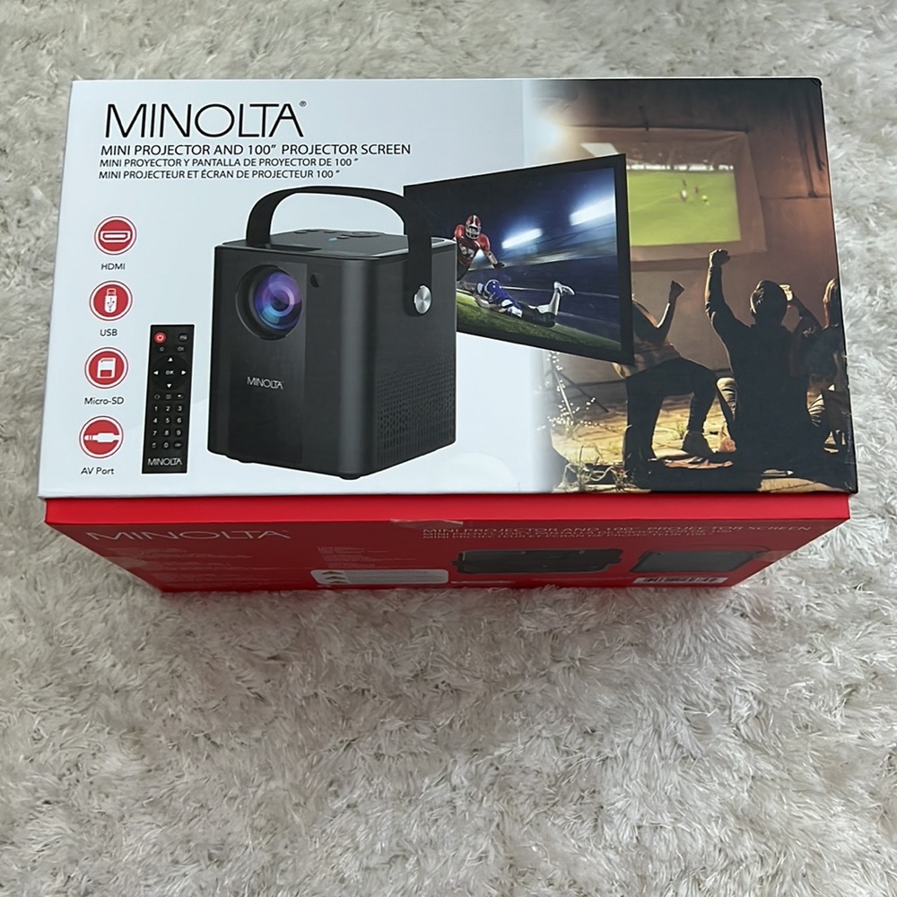 Minolta Projector & Screen - Picture 2 of 3